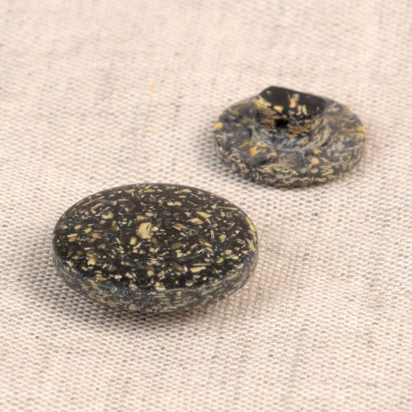 Rice Husk Button - M60870.580 Black