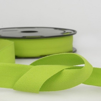 25mm COTTON TWILL TAPE - S107 116 Lime - 1m